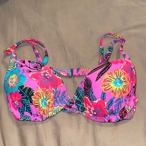 Women’s swimsuit top